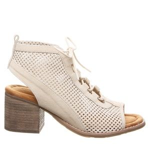 BearPaw Vienna Lace-up Block Heel Sandal